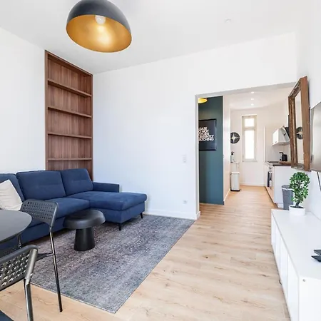 Large 2-bedroom Sea View 1 Min Walk From Monaco *