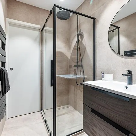 Large 2 Bedroom With Sea View 50m From Monaco Apartmán