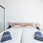Large 2 Bedroom With Sea View 50m From Monaco