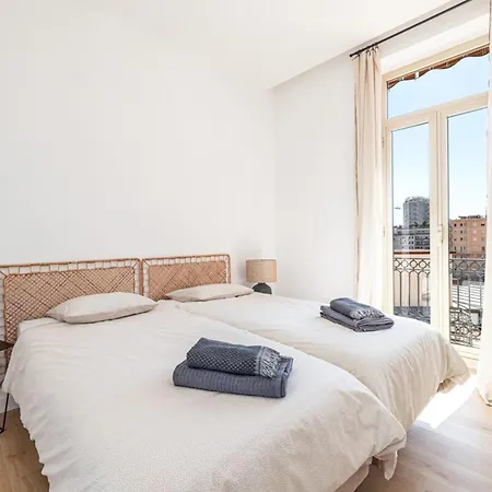 Large 2 Bedroom With Sea View 50m From Monaco *